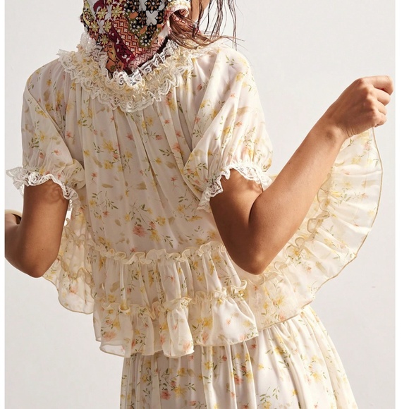 Boho Floral Print Notched Tie Neck Ruffle Hem Blouse - Picture 5 of 6